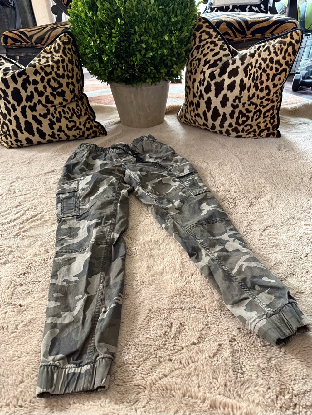 OLD NAVY Men’s XS Camo Cargo Jogger Pants - Green/Gray Camouflage Like new